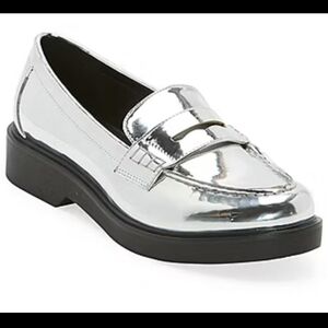 Worthington Ellen Silver Loafer Women Size 11 NwoT